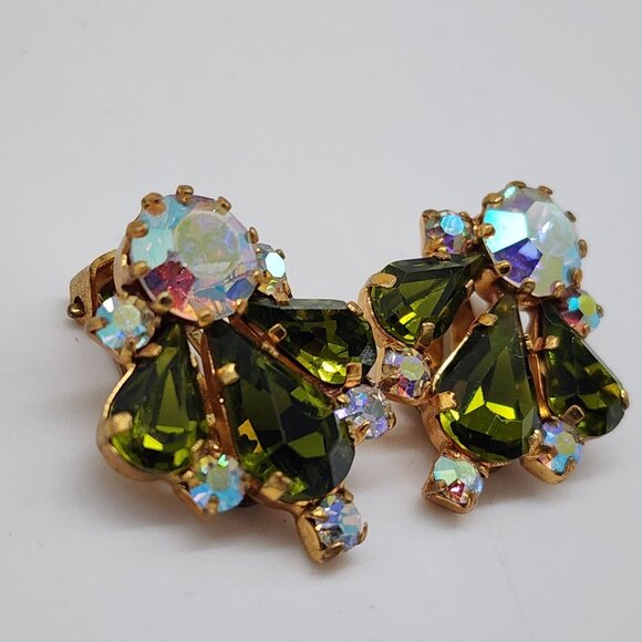 Vintage Austrian Rhinestone Clip-on Earrings on Gold Tone Metal Green and Irides - Picture 4 of 15
